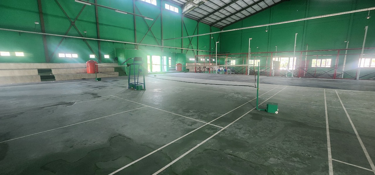 LAPANGAN BULUTANGKIS SPORT CENTER MANGKANG WETAN